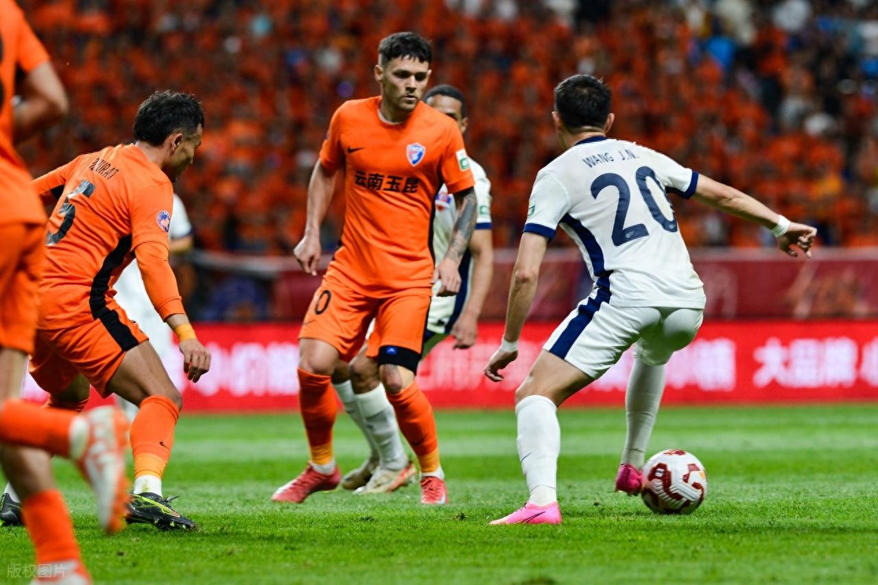 爱游戏下载-叙利亚队在世界预选赛中遭遇重重困难，实力有待提升