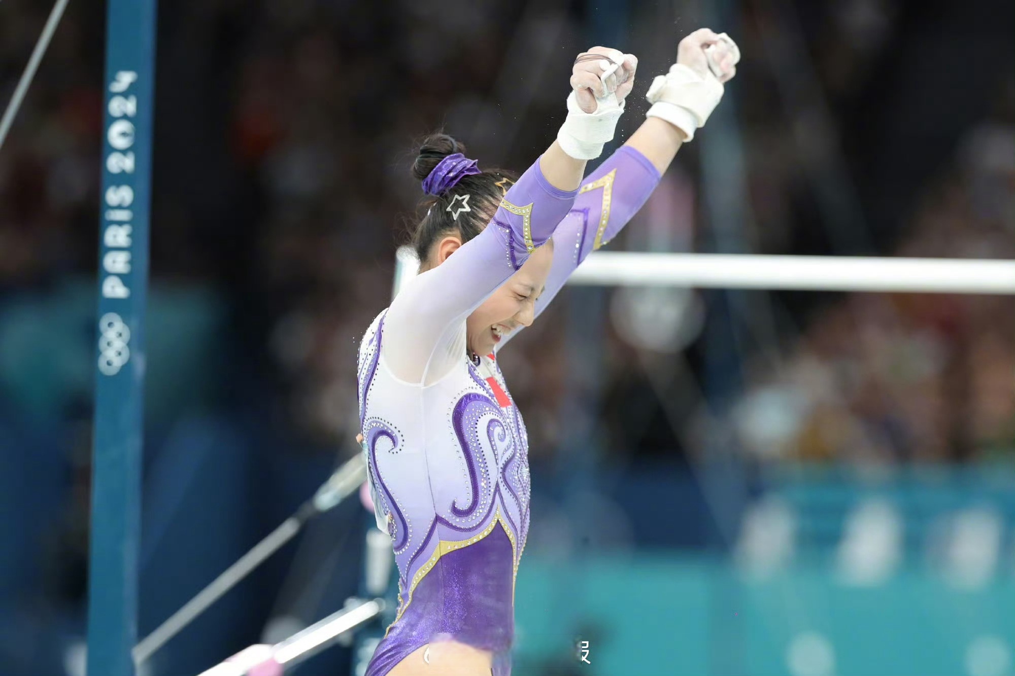 体操赛场：巴西选手斩获个人全能冠军