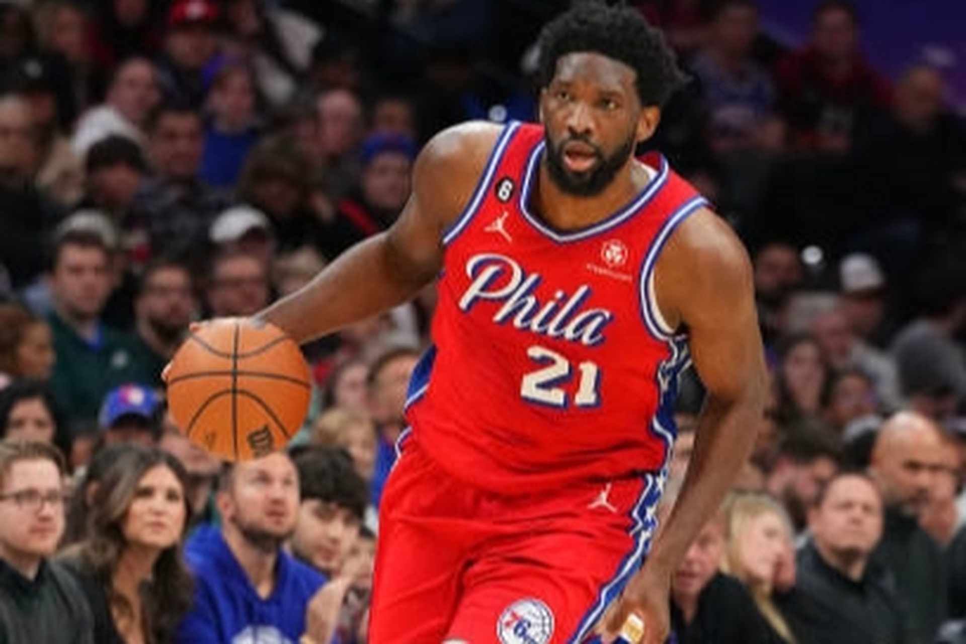 上海队完胜雄鹿，恩比德点燃赛场