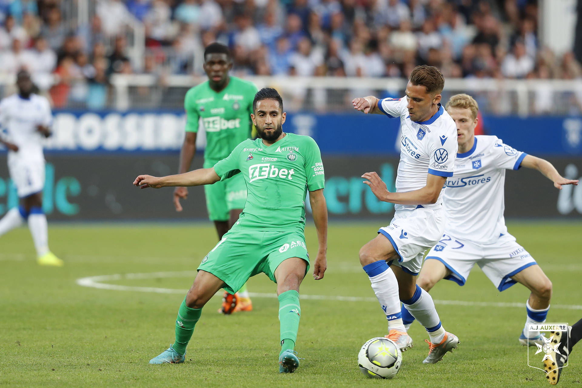 圣埃蒂安战胜对手取得关键胜利