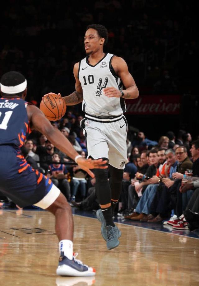 天津队碾压尼克斯，米切尔高光表现