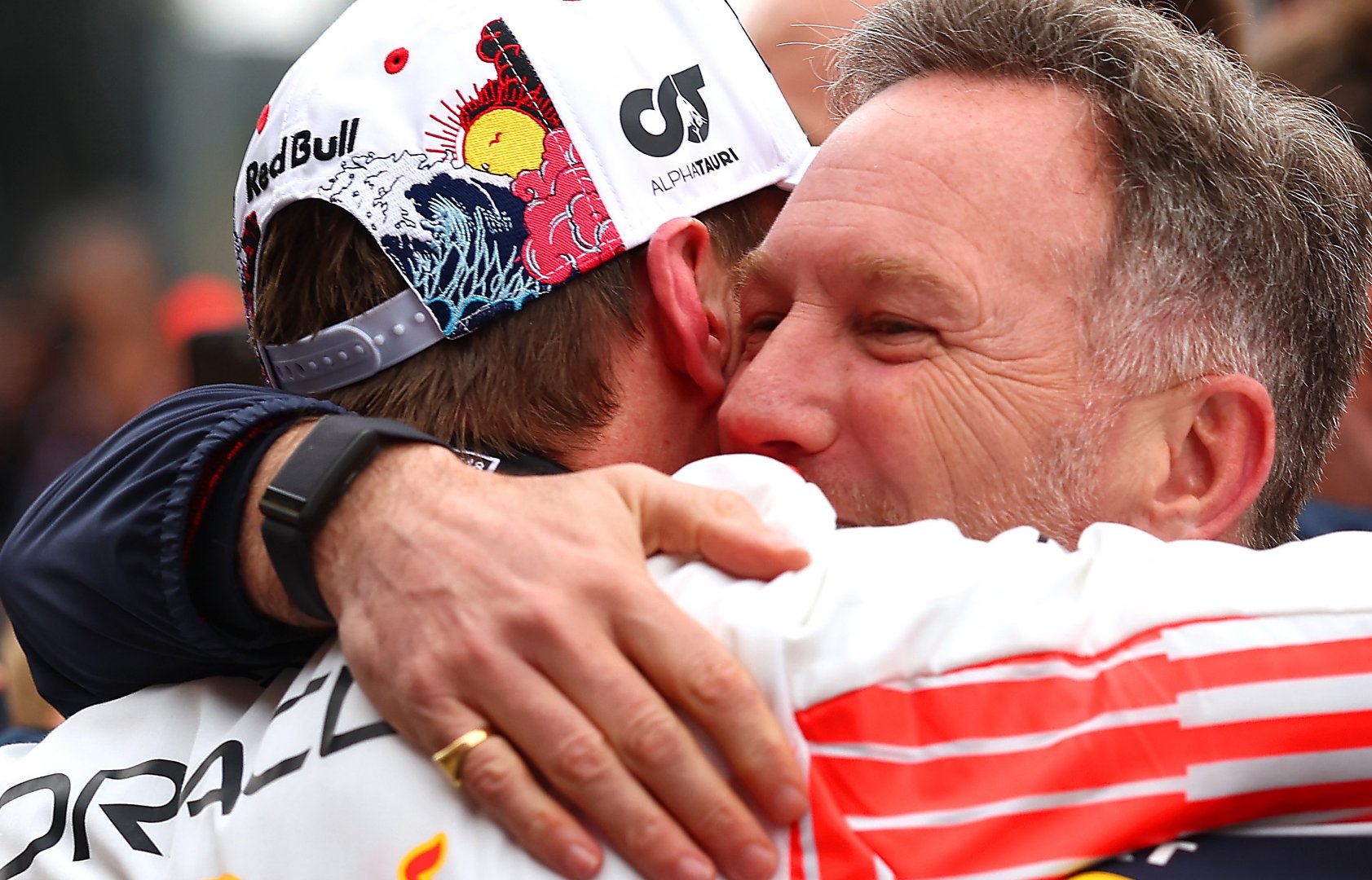 迈凯伦轻取雷诺车队，维斯塔潘统治全场