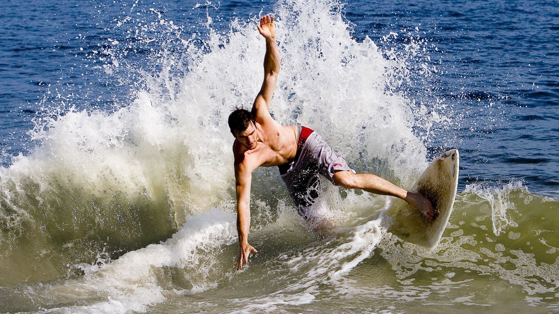 年度焦点之战之夜，莱万完成自我救赎