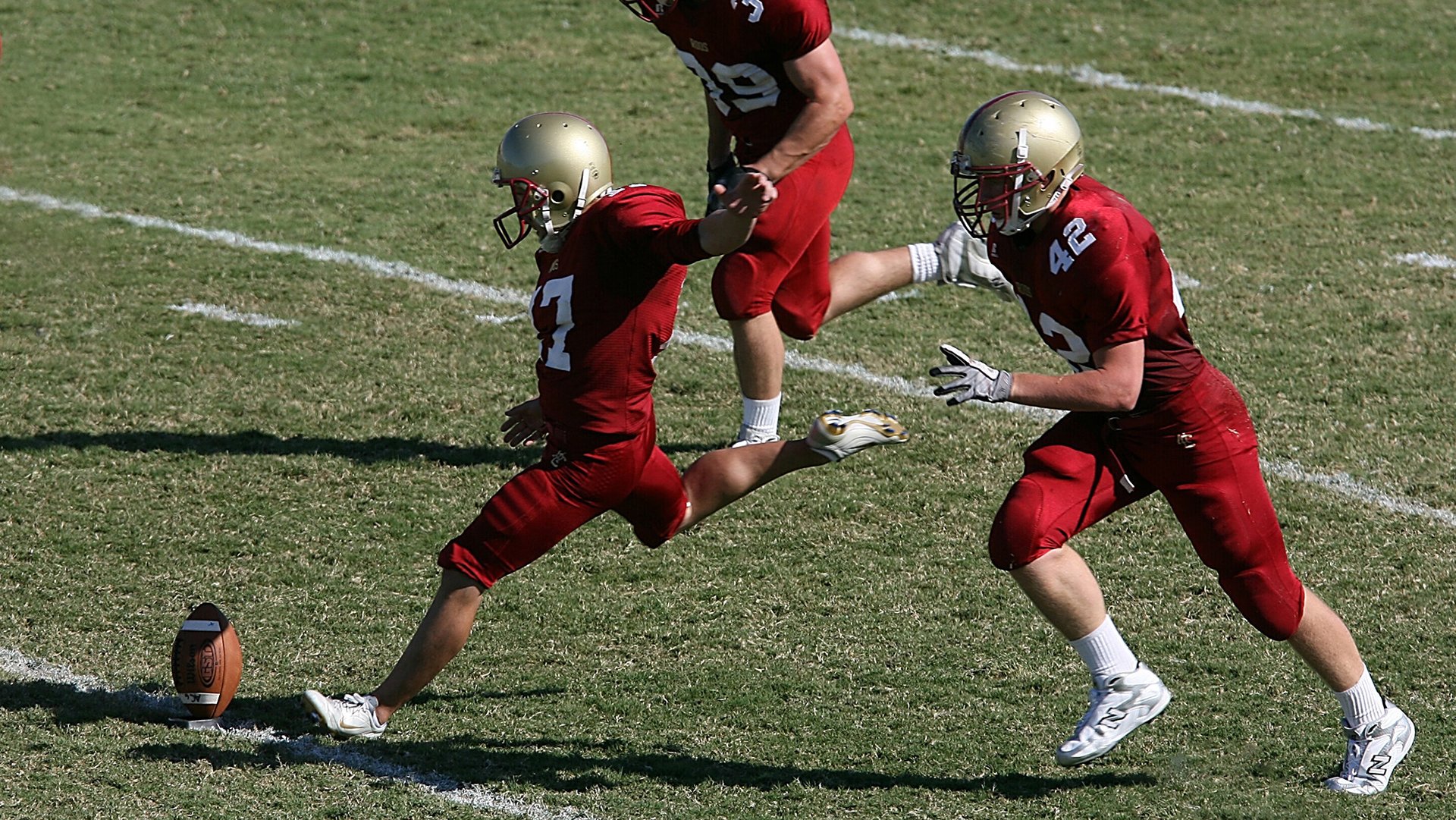 伊萨克压制级发挥定乾坤，秘鲁战术革新击败阿尔及利亚的启示