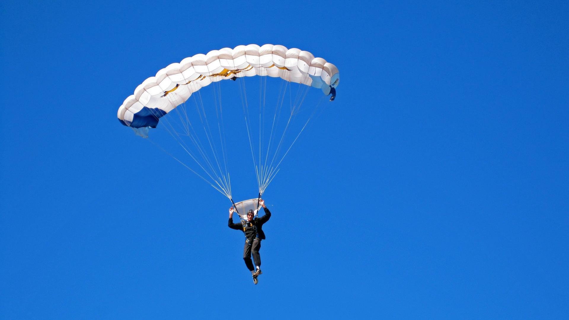 雷霆封锁爵士，霍勒迪成为全场焦点